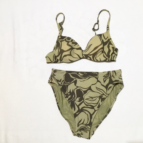 Victoria’s Secret 2 Pc Bikini Swimsuit M Bottom & 34C Top VS - Picture 1 of 6